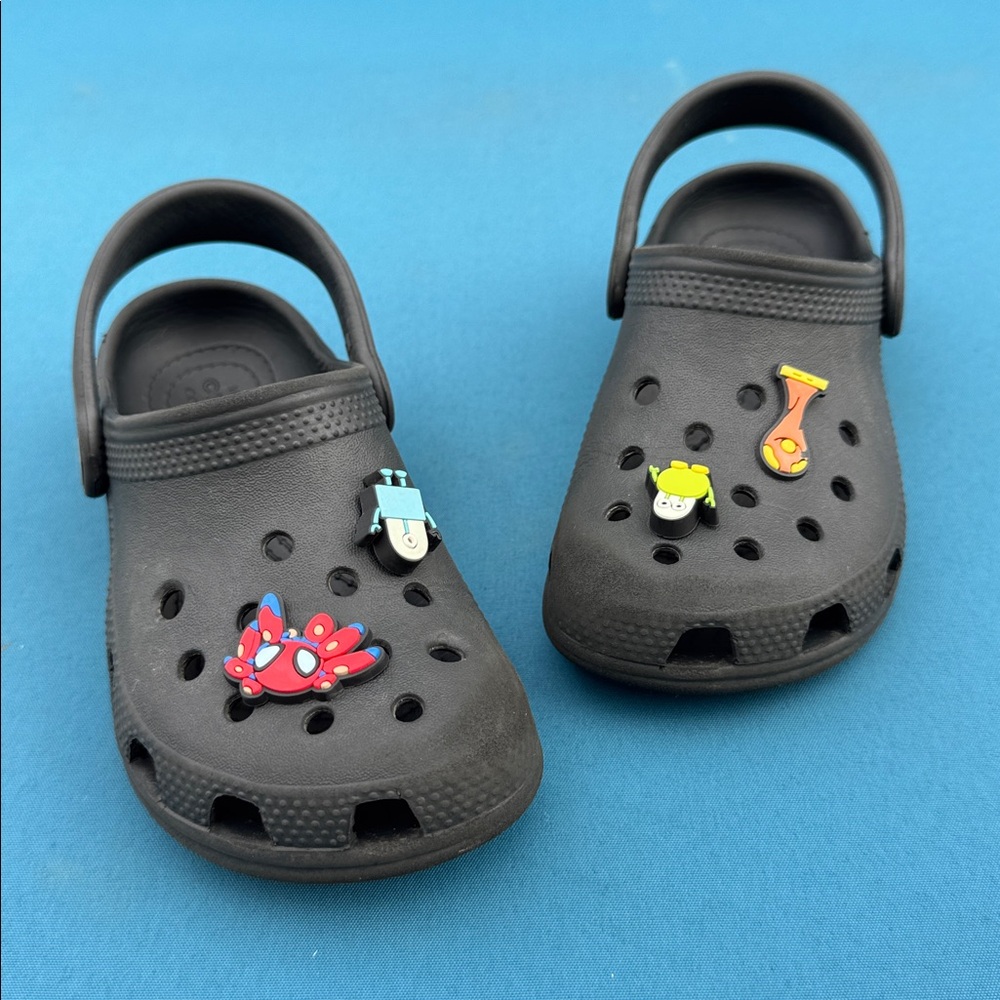 Toddler Crocs with jibbitz size 11